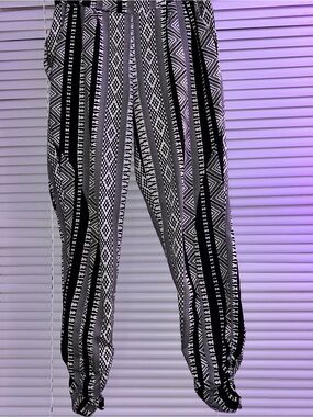Dizzylizzy Black & White Geometric Print Women's Harem Pants